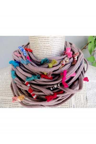 Necklace spaghetti with multicoloured knots