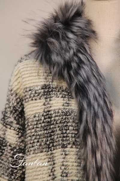 Checked jacket with fur collar