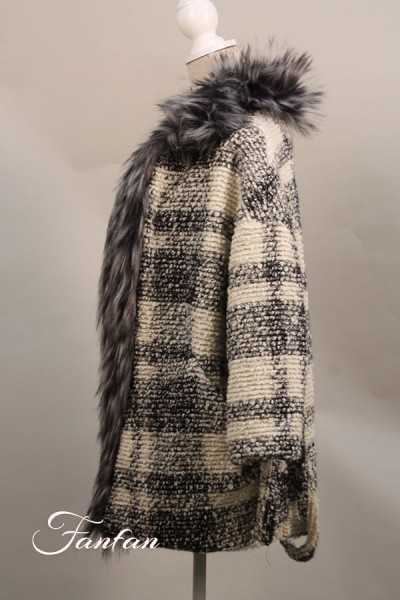 Karierte Jacke mit Pelzkragen