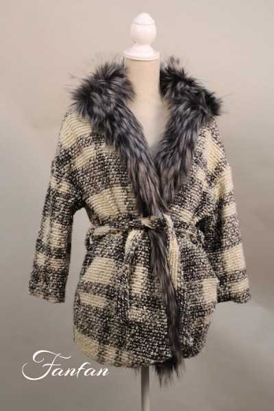 Karierte Jacke mit Pelzkragen