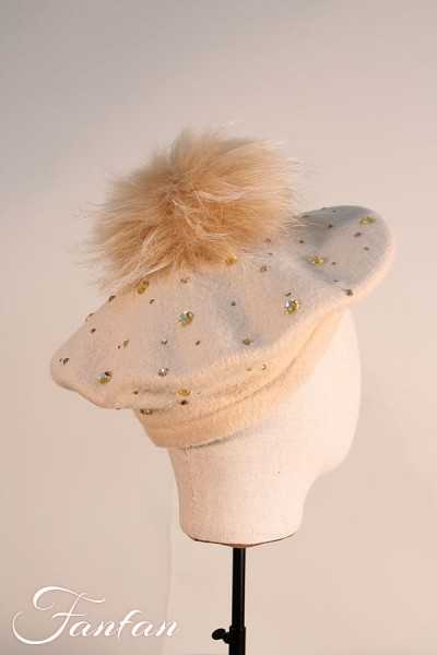 Willi Béret Kesitava beige clair avec pompon fourure