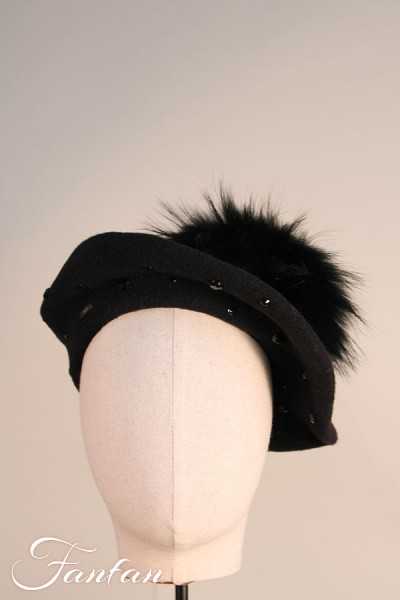 Willi Beret Kesitava schwarz mit Bommel und Steinen