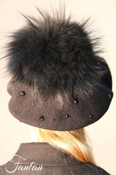 Willi Beret Kesitava schwarz mit Bommel und Steinen
