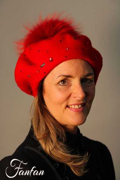 Willi Béret Kesitava rouge framboise avec pompon fourure et pierres