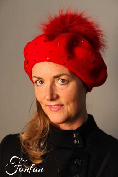 Willi Béret Kesitava rouge framboise avec pompon fourure et pierres