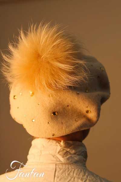 Willi Beret Kesitava hellbeige mit Fellbommel