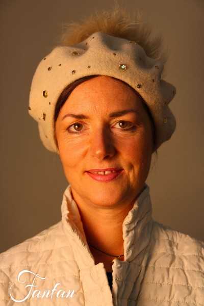 Willi Beret Kesitava hellbeige mit Fellbommel