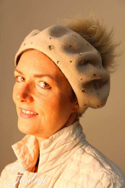 Willi Beret Kesitava hellbeige mit Fellbommel