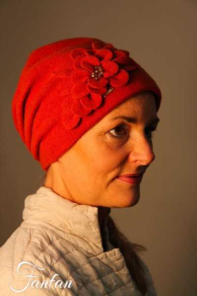 Willi Chapeau Zikana rouge fleurs et perles