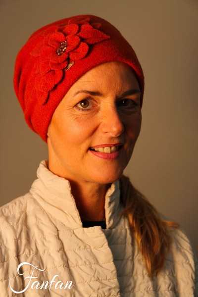 Willi Chapeau Zikana rouge fleurs et perles