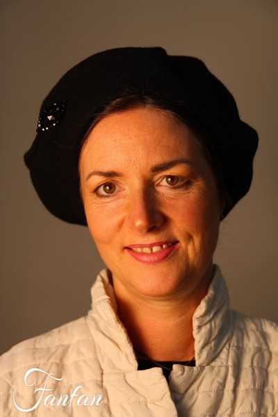 Willi Beret Gari schwarz mit Stein