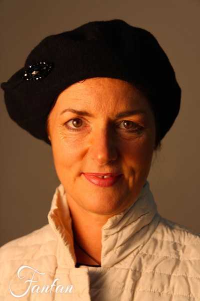 Willi Beret Gari schwarz mit Stein