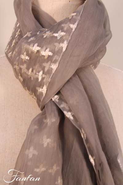 Privatsachen Scarf in embroidered silk Windschatz Esel