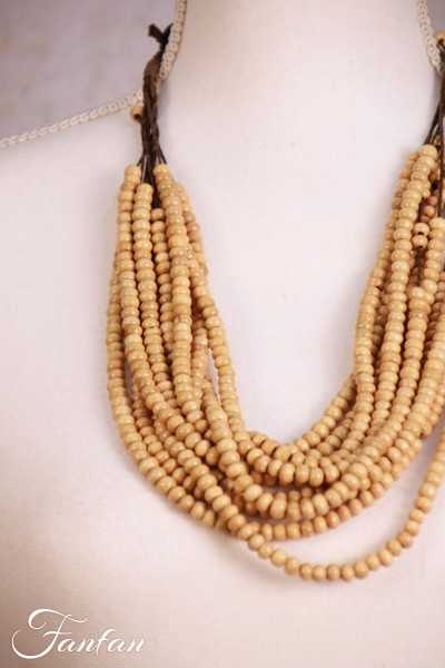 Collier perles en bois naturel