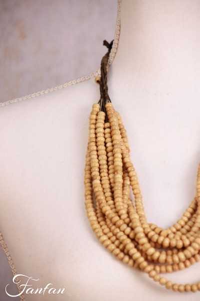 Collier perles en bois naturel