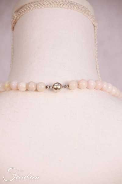 Collier ras du cou perles en pierre irisé blanc et poudre