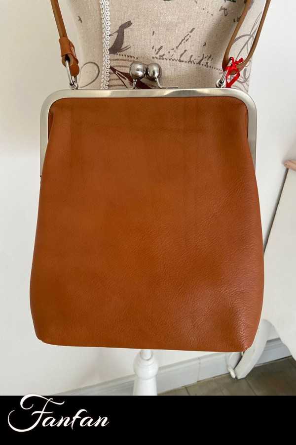 Volker Lang Handtasche mit Clic Clac-Verschluss aus Leder LOLA Nappa Tawny