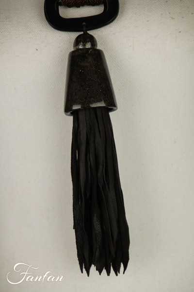Collier sautoir marron avec pompon long en cuir