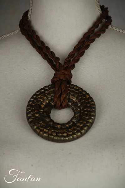 Fanny fouks Collier ras-du-cou camel