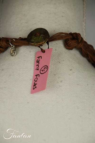 Fanny fouks Collier ras-du-cou camel