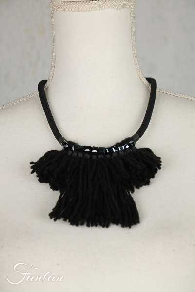 Fanny Fouks Collier raz-du-cou à franges en laine noir