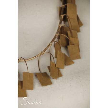Fanny Fouks Collier à breloques en cuir beige