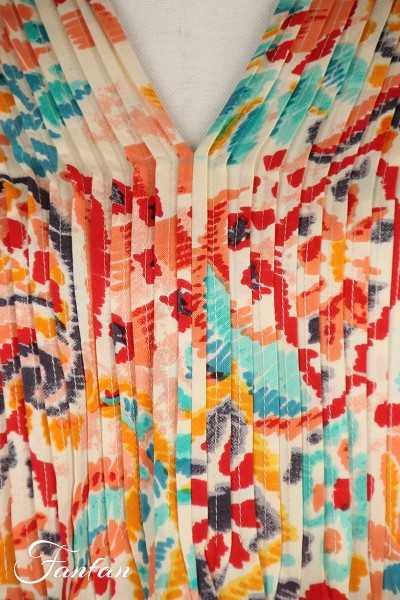 Orientique Naturally Robe Giza Pleated V Neck Elbow slv 82164 Print