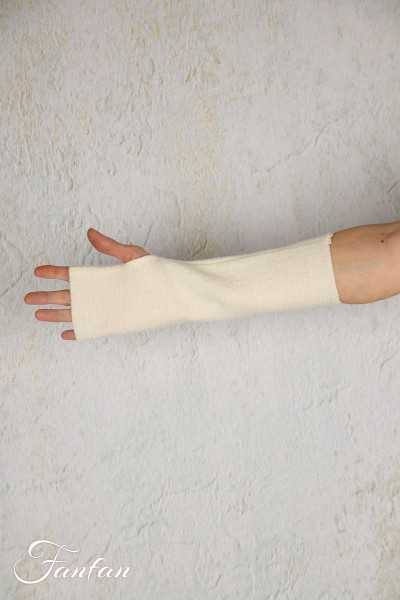 Elemente Clemente Lizzi manchettes en laine naturel non teinté