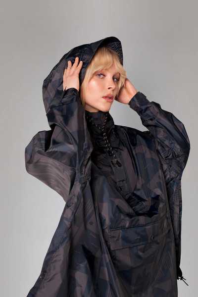 Back to Back Anorak – Rainkiss, black waterproof anorak made from recycled polyester