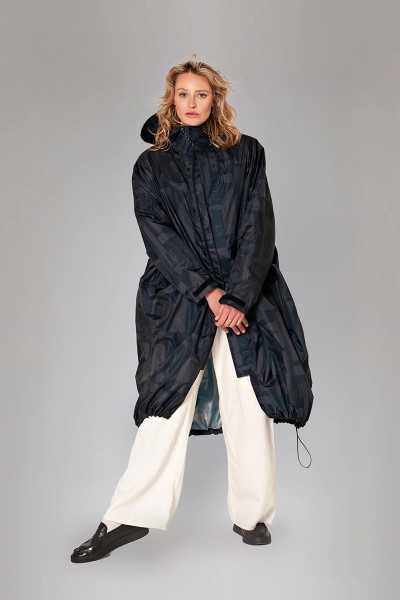 Back to Black Rain Coat – Rainkiss, black waterproof raincoat made from recycled polyester
