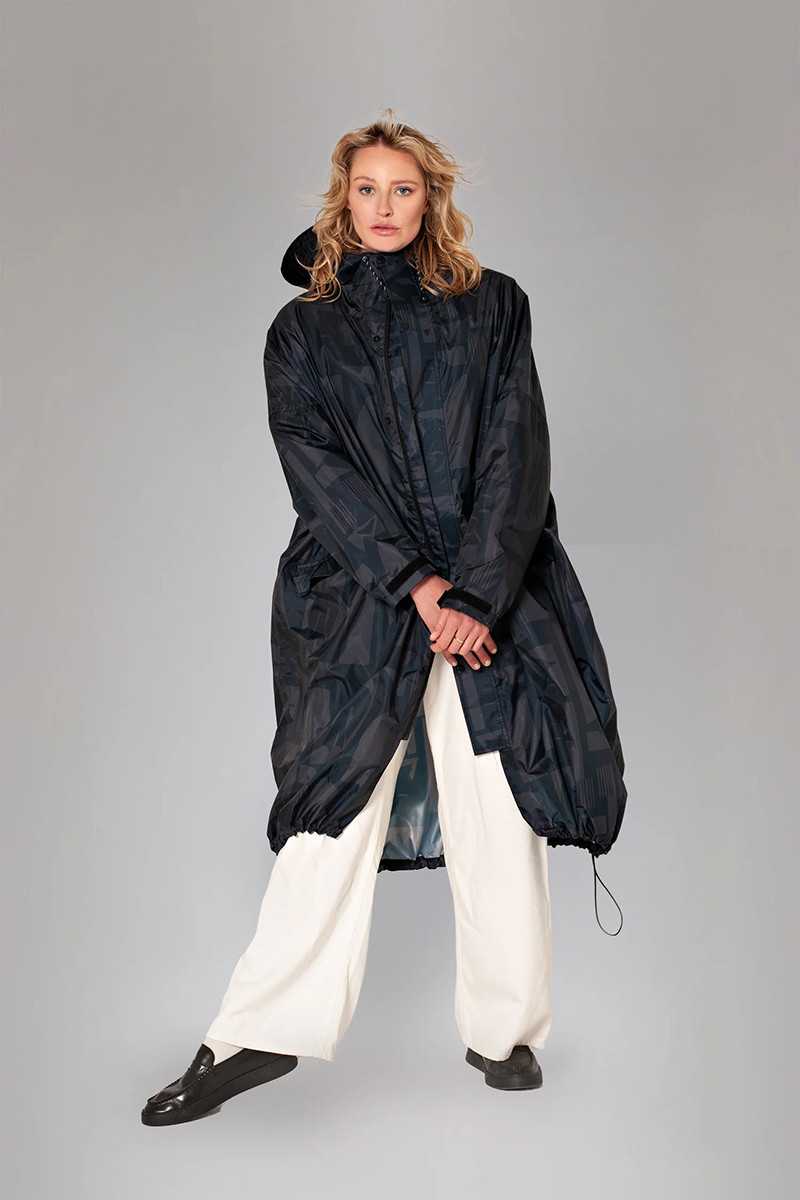 Manteau de pluie Back to Black – Rainkiss, manteau imperméable noir en polyester recyclé