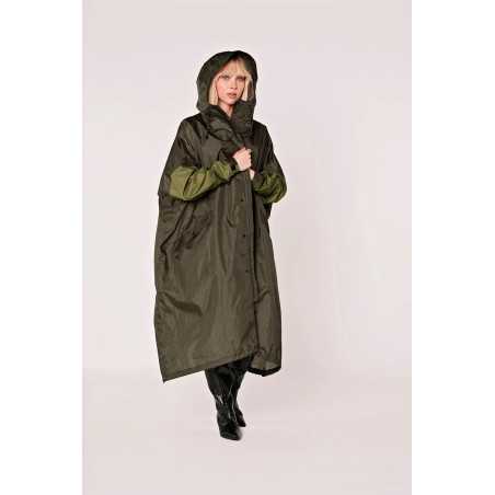 Manteau de pluie Herringbone – Rainkiss, manteau imperméable à motif chevron vert et noir en polyester recyclé