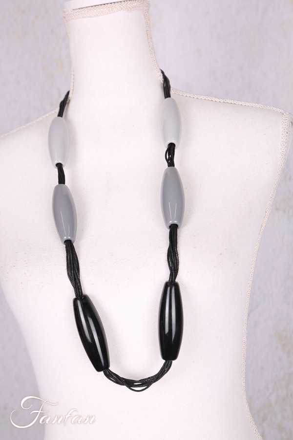 Collier sautoir à longues perles grises