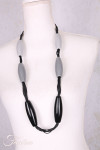 Collier sautoir à longues perles grises