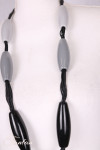 Collier sautoir à longues perles grises