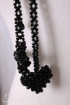 PLÜ-Plus la vie Collier long en perles noires à nouer11564