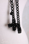 PLÜ-Plus la vie Collier long en perles noires à nouer11564