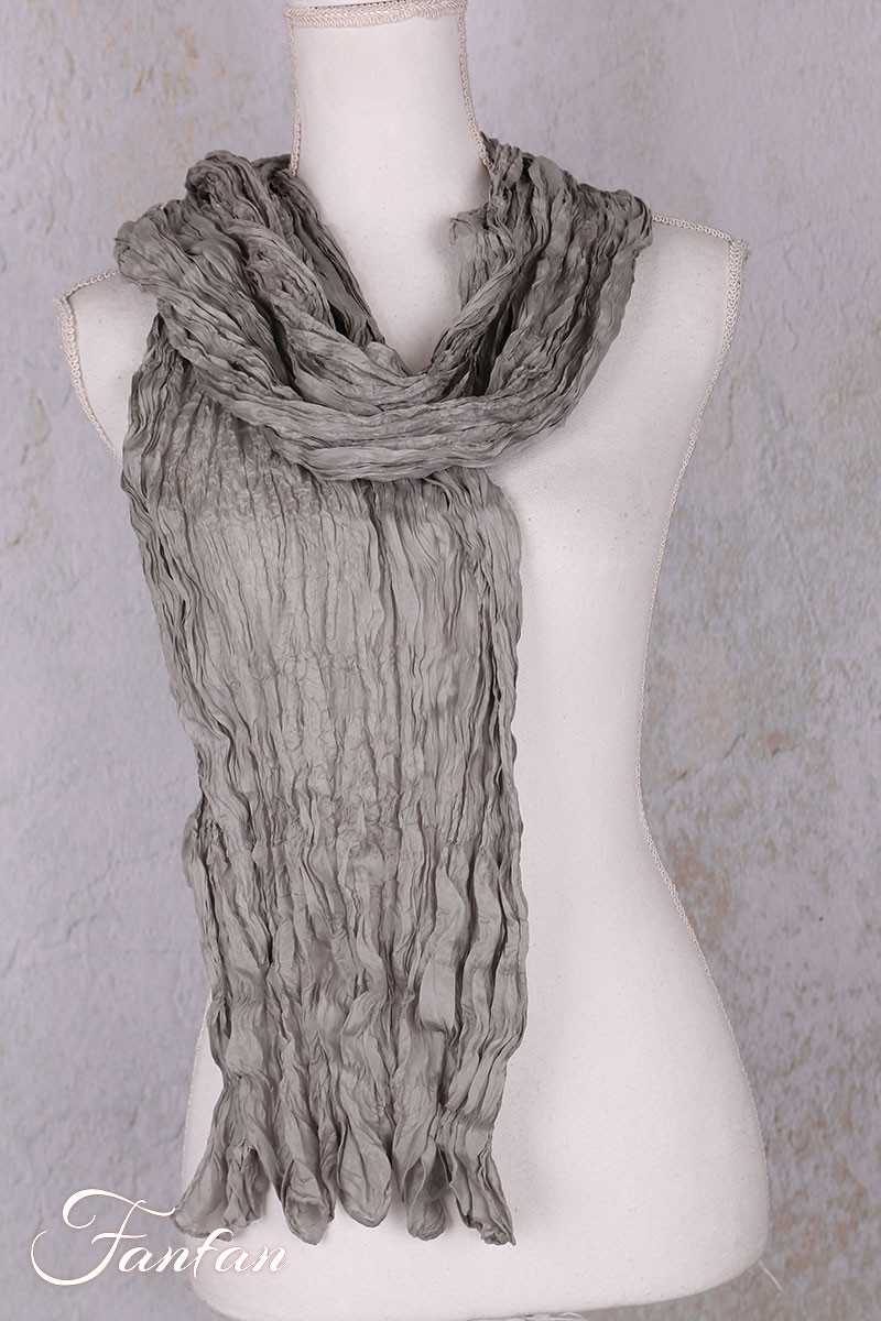 Privatsachen Foulard Crash en soie plissée Salbei