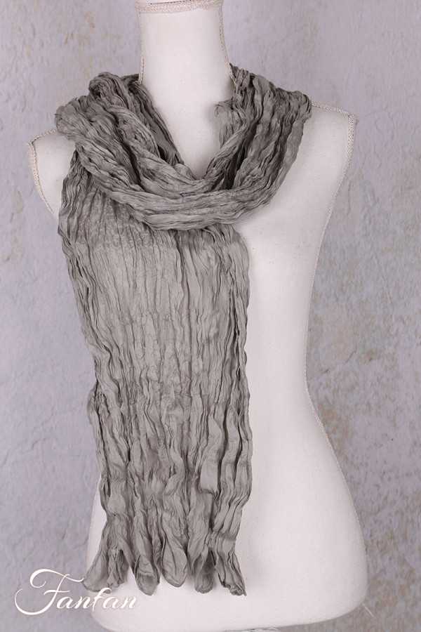 Privatsachen Foulard Crash en soie plissée Salbei