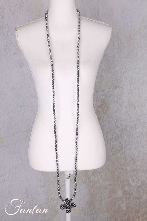 PLÜ-Plus la Vie Collier extra long perles grises avec Plus